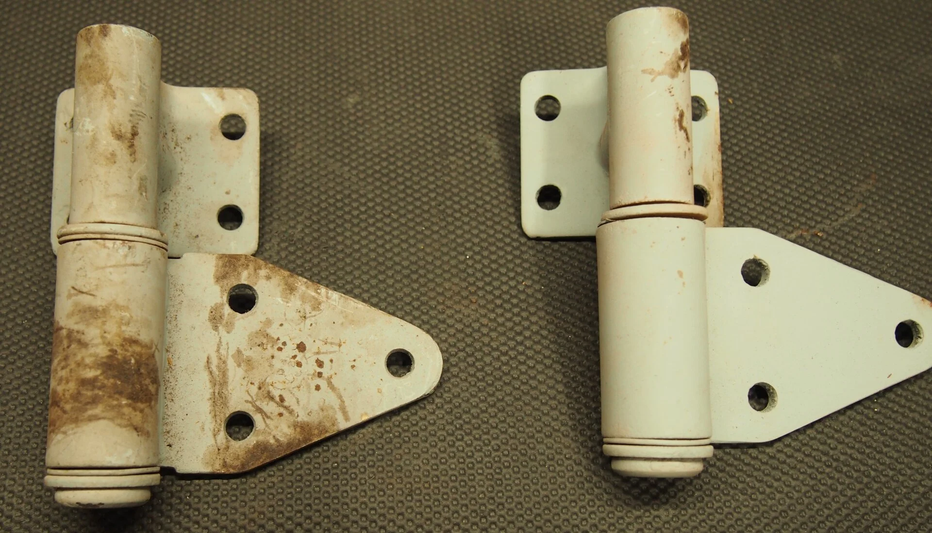 Tire hinges 1.JPG