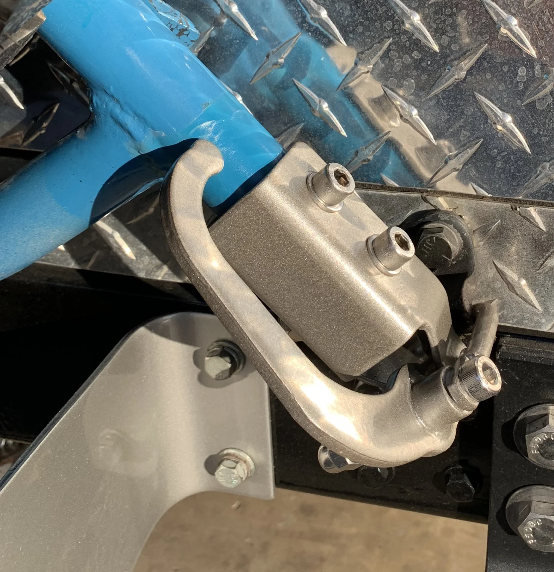 tire-lock-77-fj40.webp