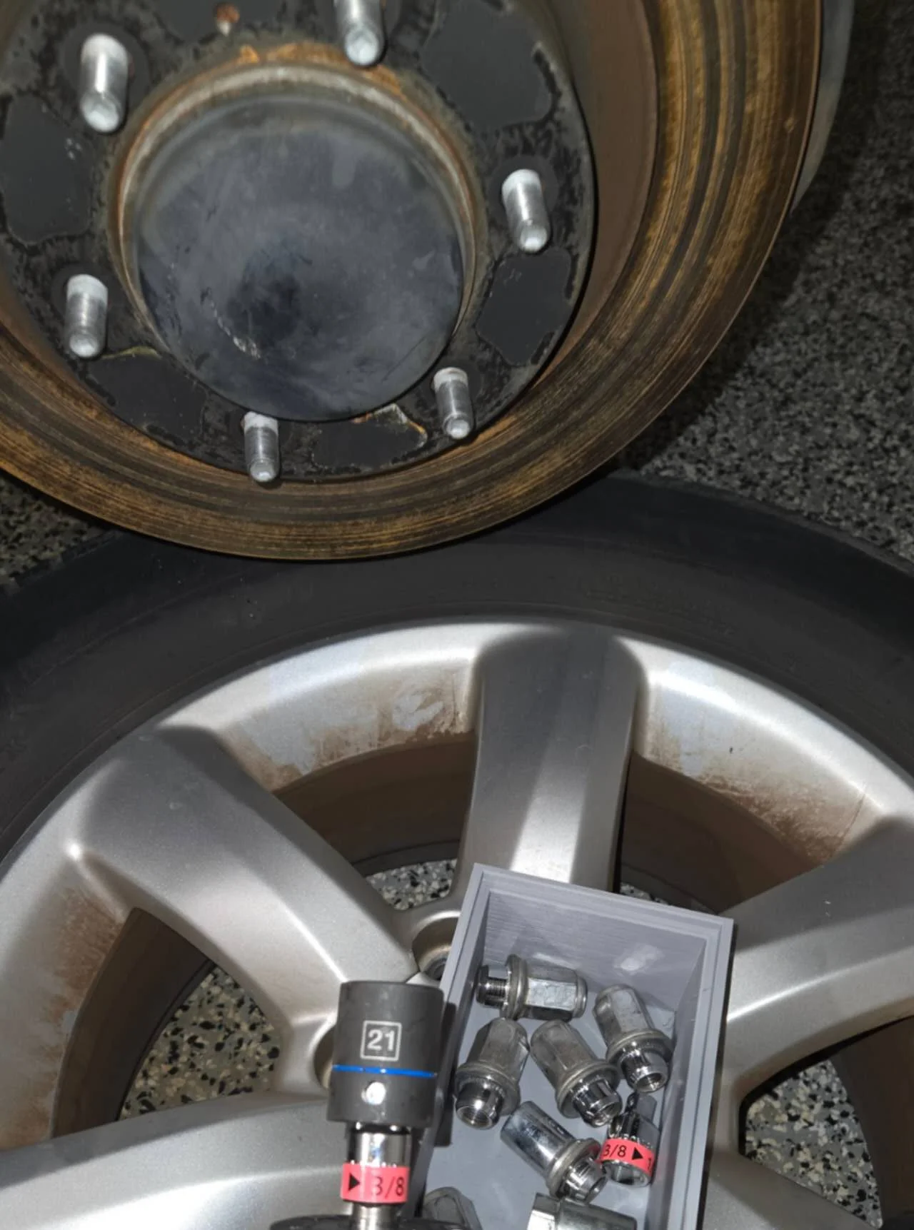 tire nuts.webp
