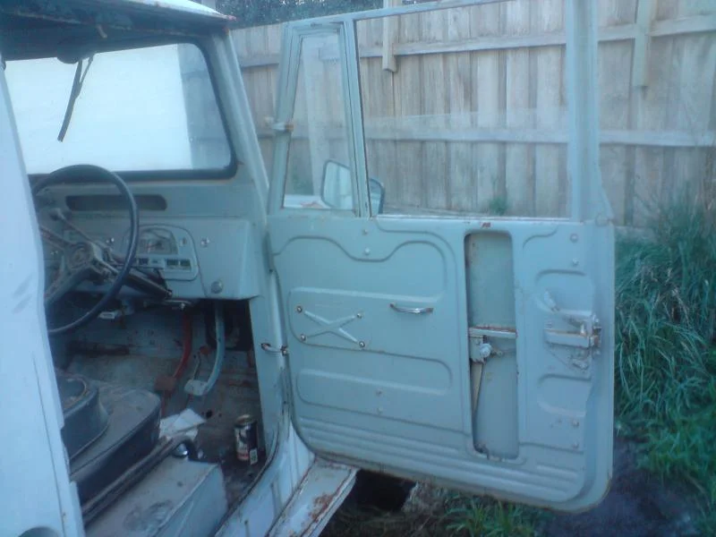 torana and landcruiser 052.webp