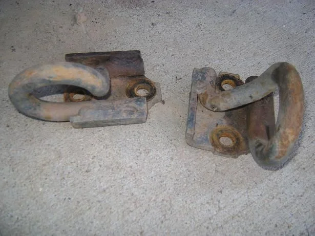 tow hooks.webp