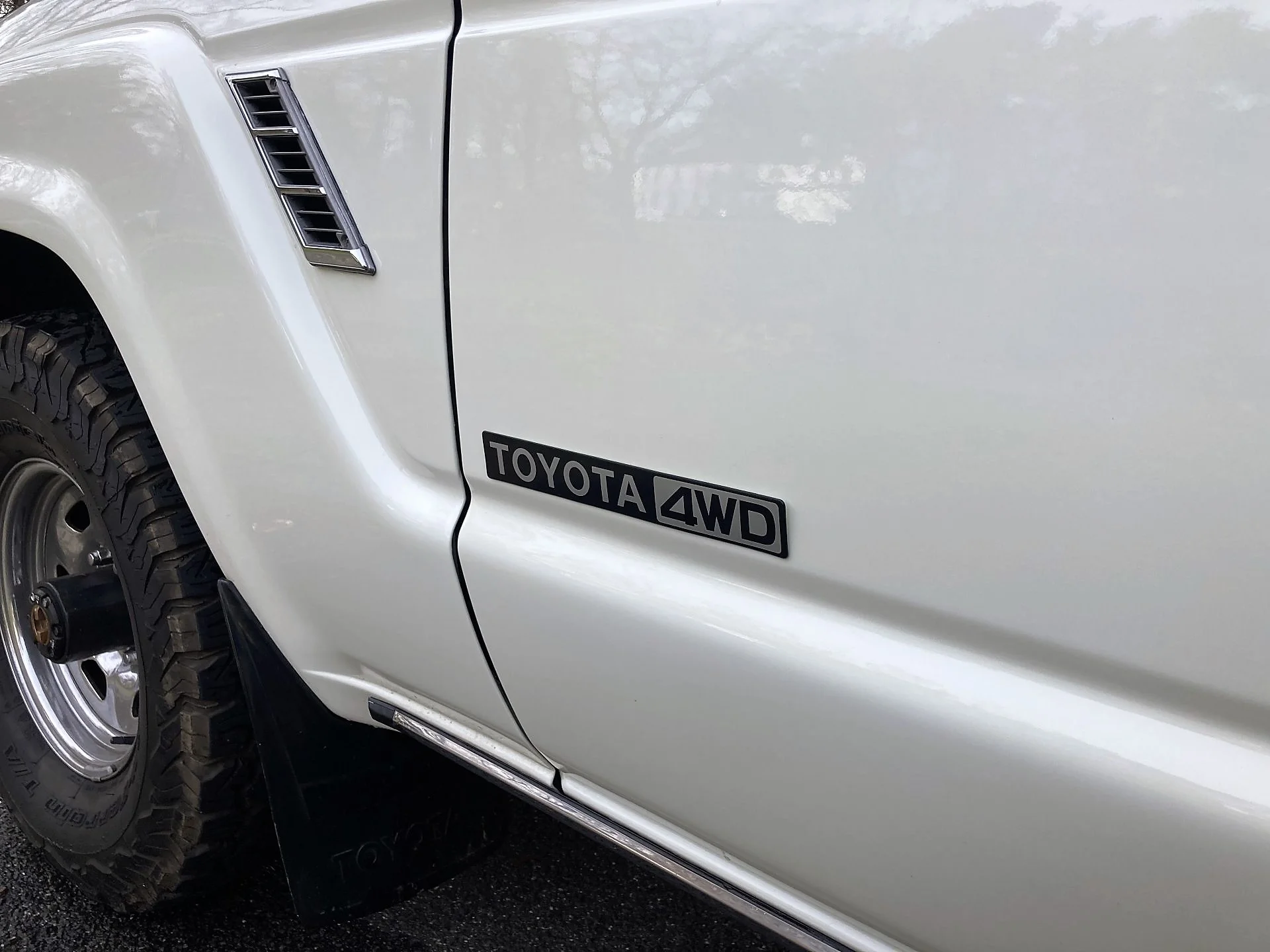 toyota 4wd badge 2.webp