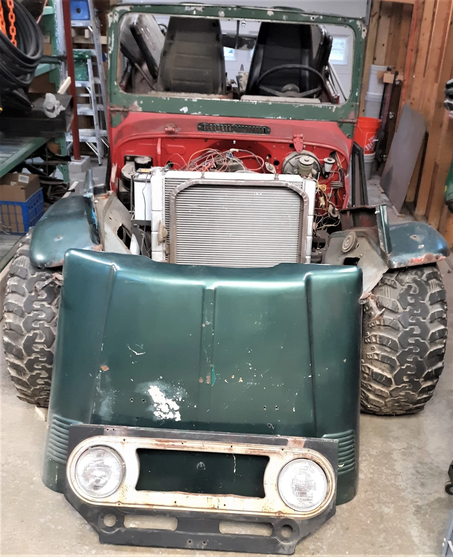 Toyota FJ40 front.webp