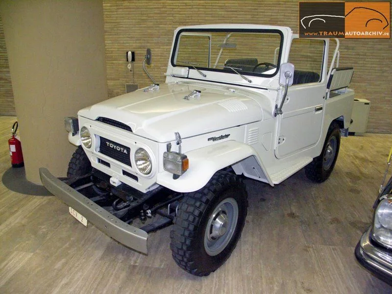 Toyota Land Cruiser '1977 (1).webp
