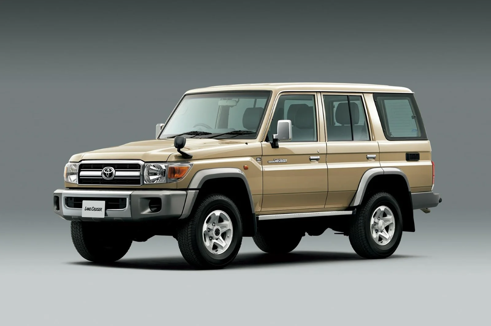 toyota-land-cruiser-70-limited-edition_100477834_h.webp