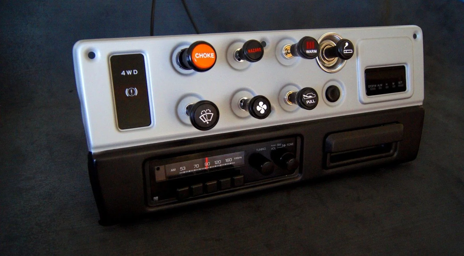 Toyota-Land-Cruiser-Center-Panel-Radio-Ashtray-fj40.jpg