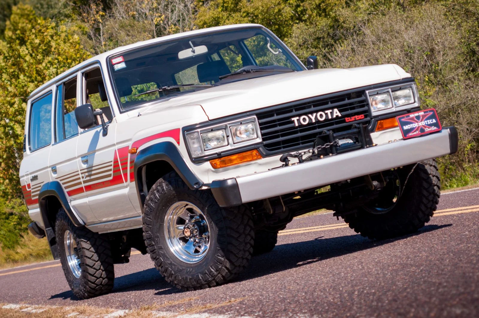 Toyota-Land-Cruiser-J60-1-1600x1062.webp