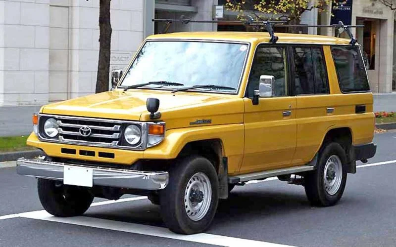 Toyota_Land_Cruiser_HZJ76HV_001.webp