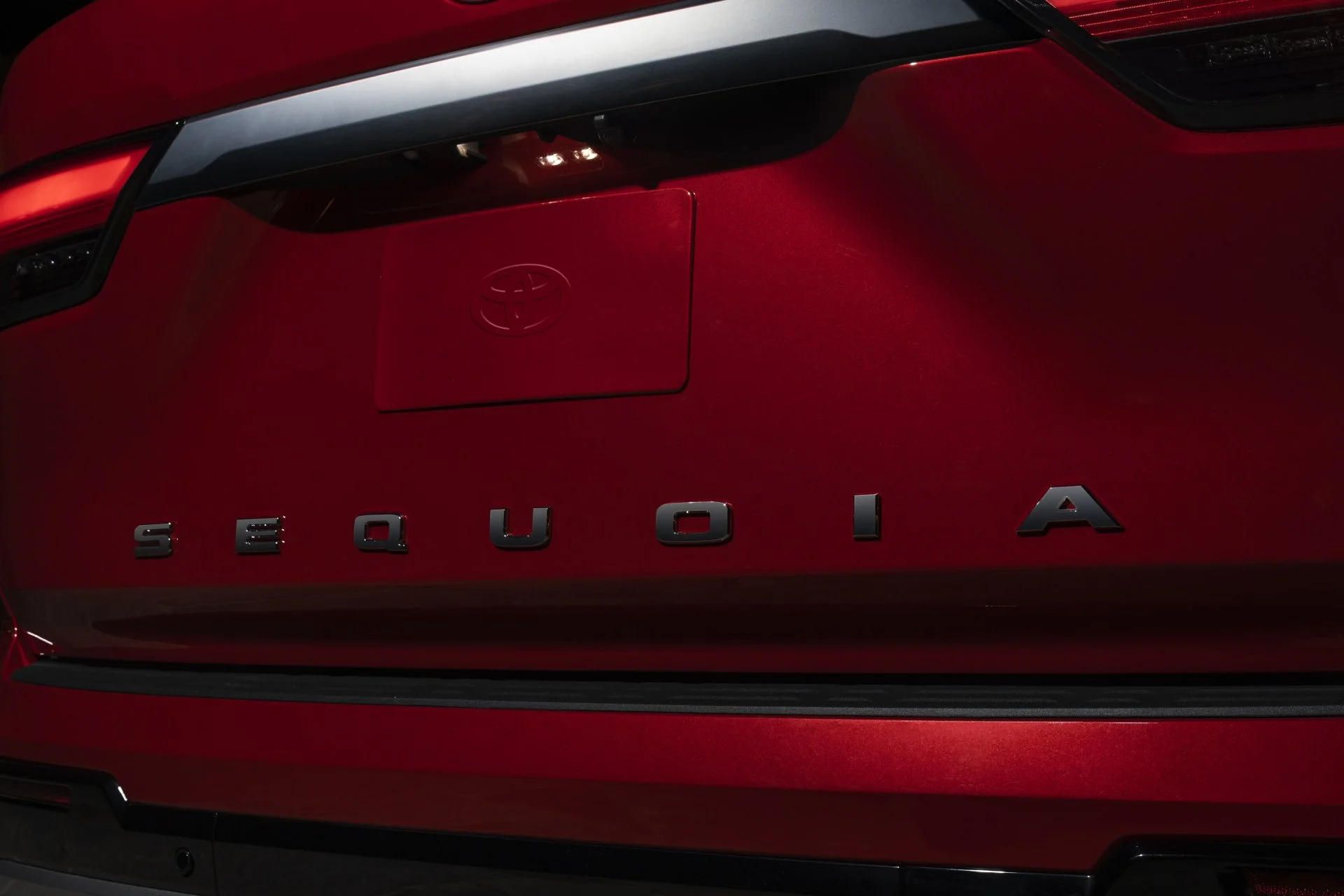 Toyota_SUV_Teaser_2-FULL-1-20-2022.jpg