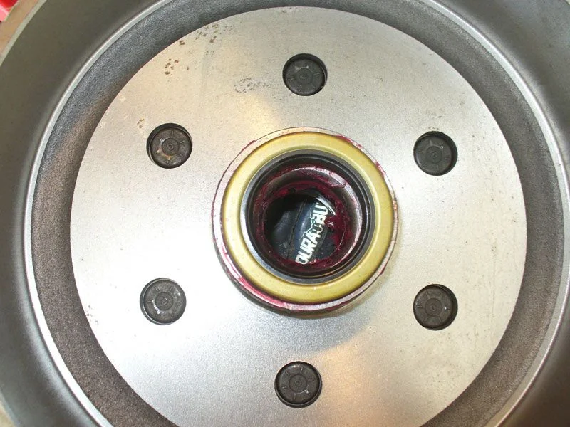 Trailer-Hub-Change-010.webp