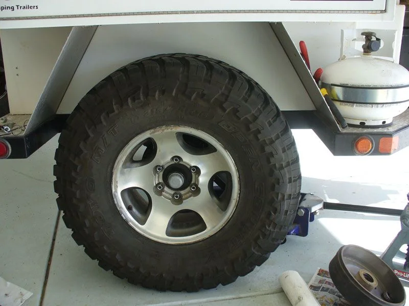 Trailer-Hub-Change-016.webp