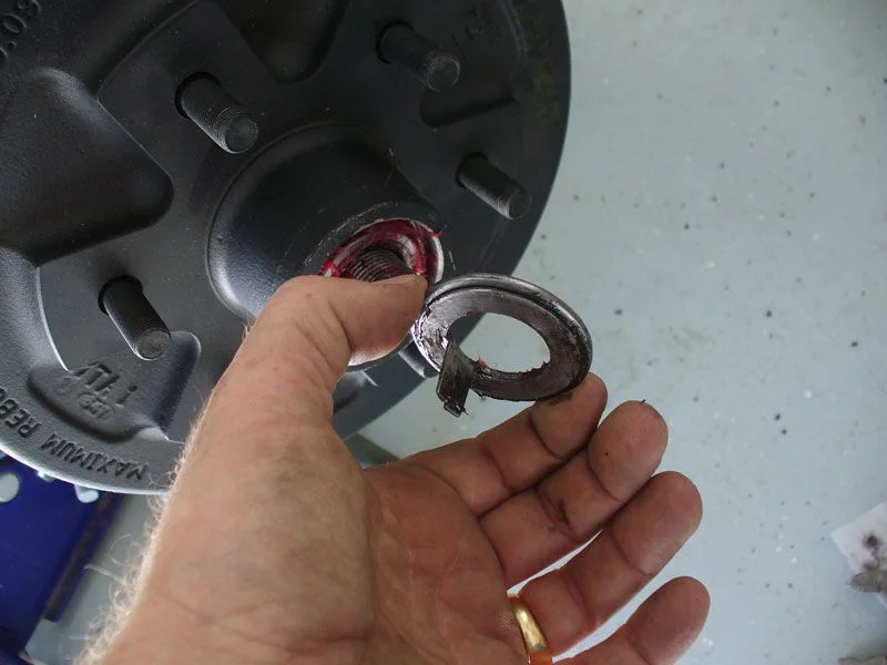 Trailer-Hub-Change-017.webp