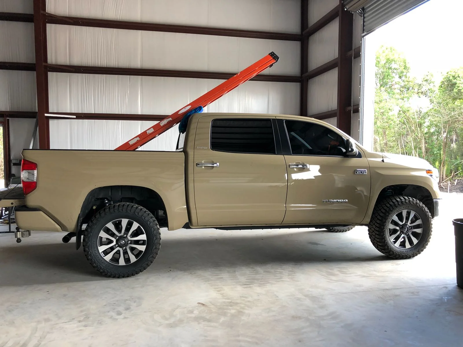 Tundra Full 2inch Lift d.jpeg
