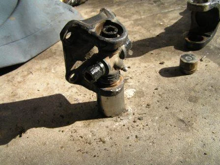 ujoint yoke press out.webp