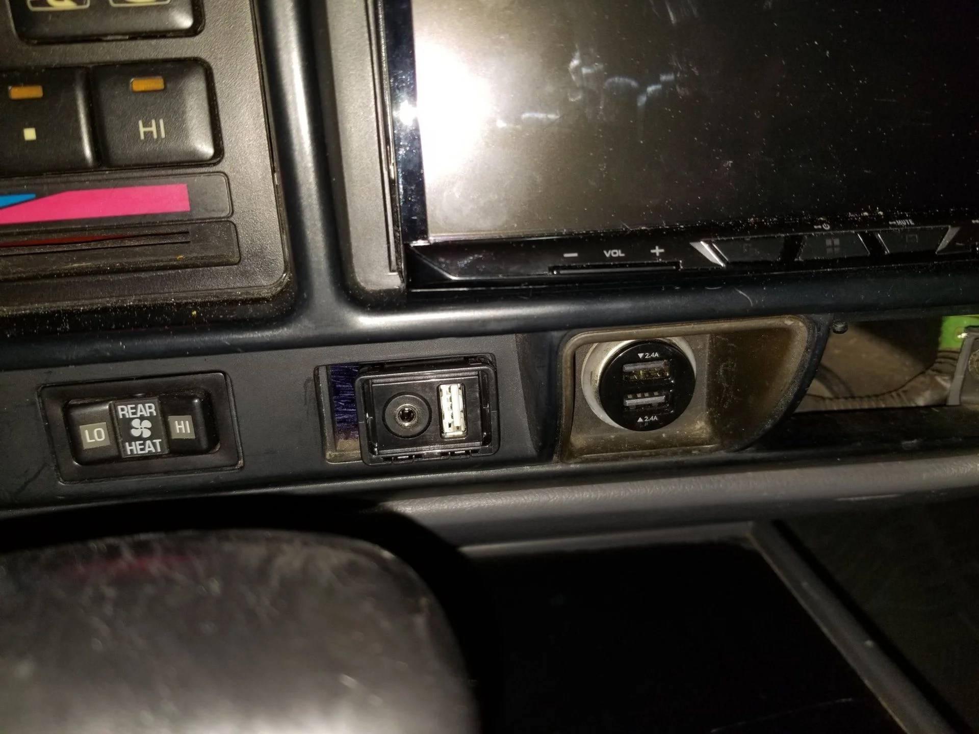 usb aux extension port.webp