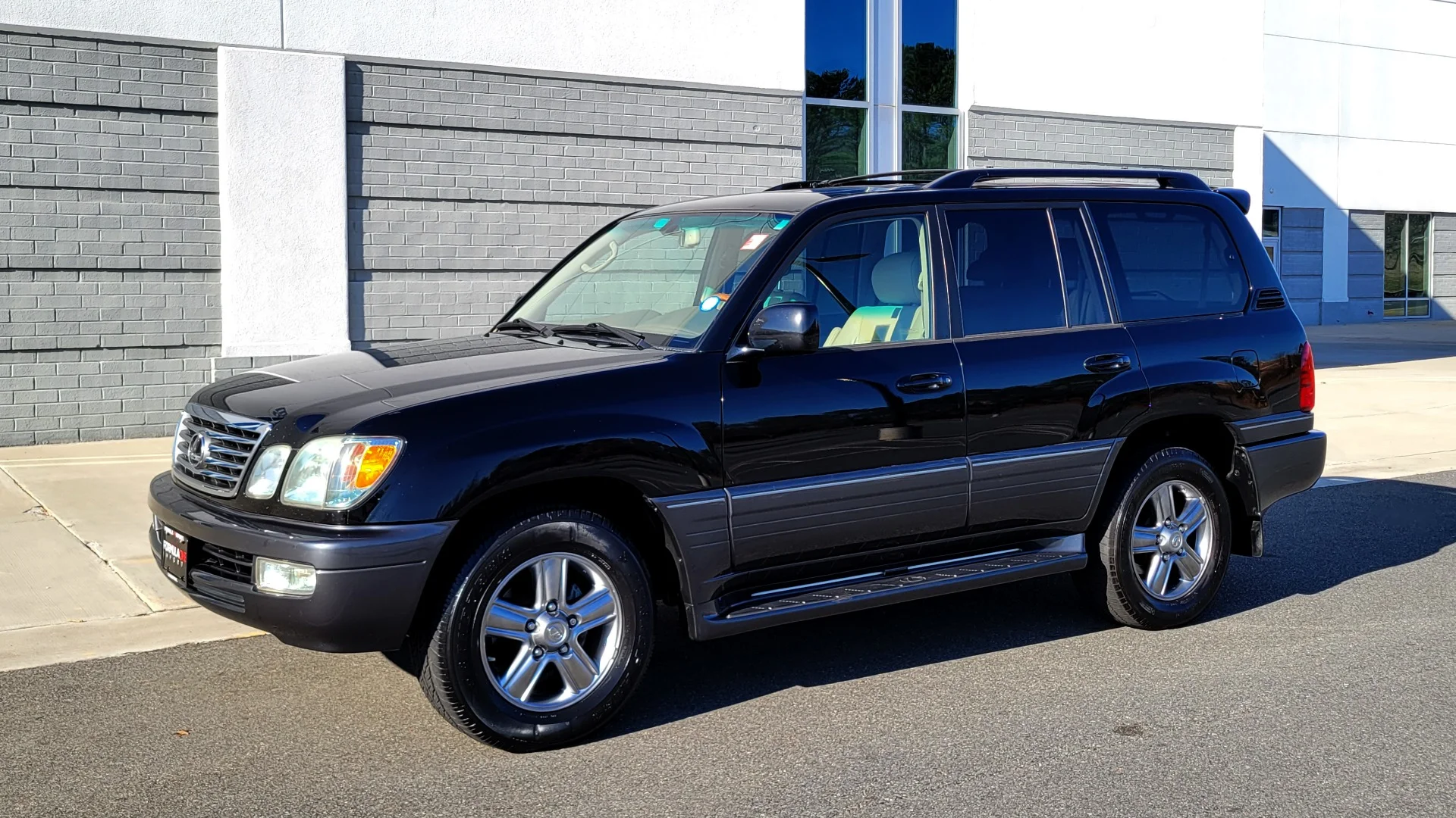 Used-2006-Lexus-LX-470-5-DR-4X4-SUV-47L-V8-5-SPD-AUTO-SUNROOF-NAV-3-ROW-REARVIEW-1643233213.webp