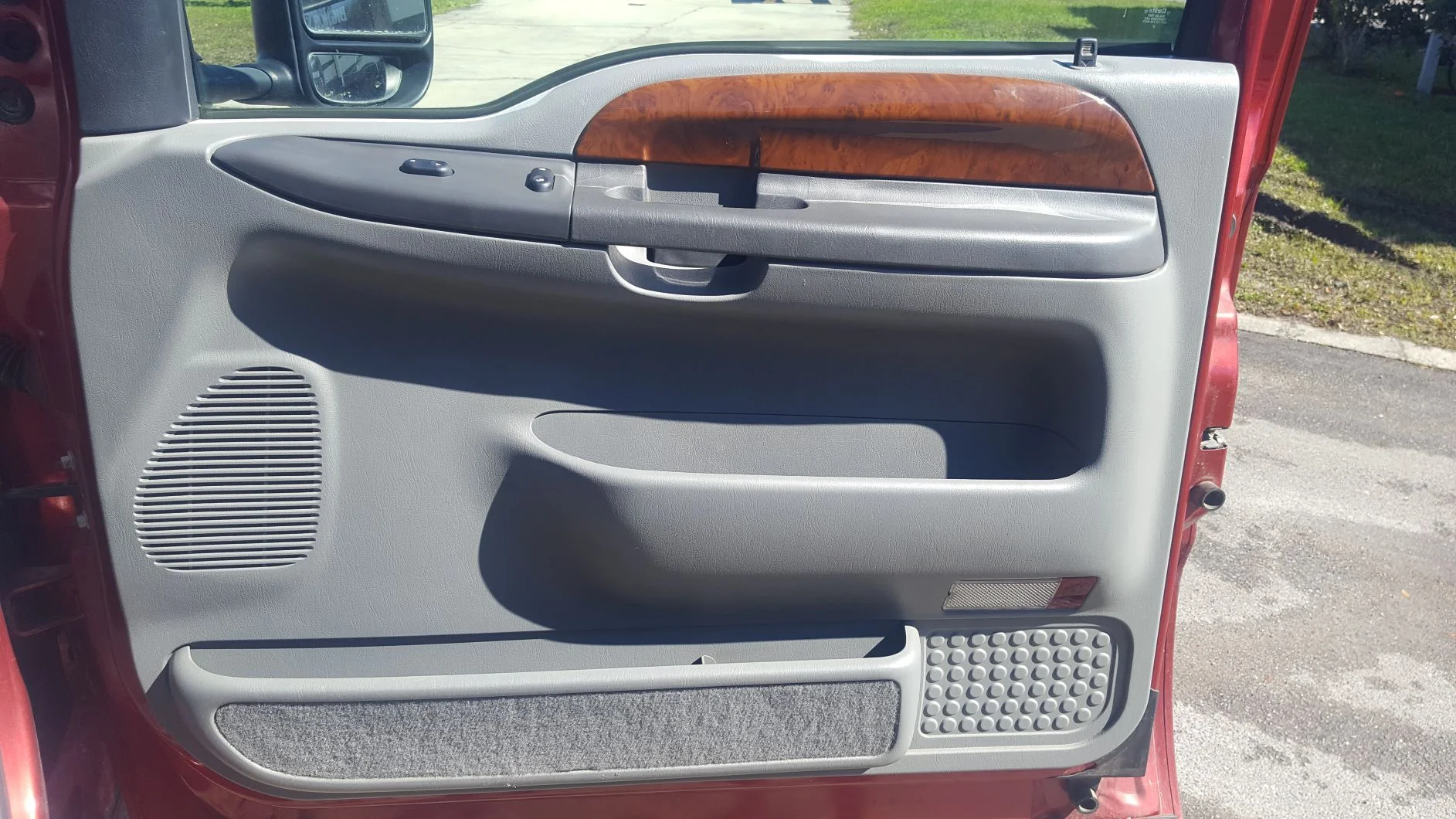V_Passenger front door.webp
