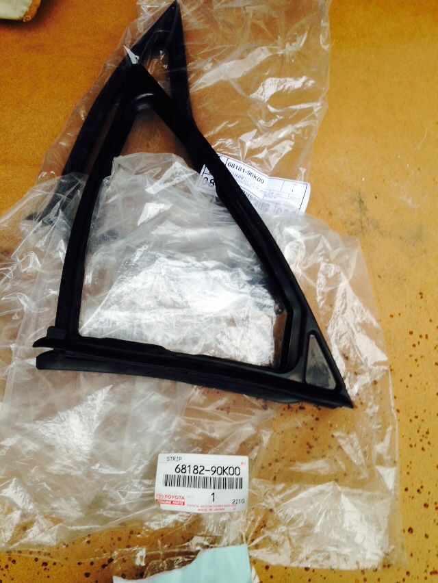 vent window rubber.JPG