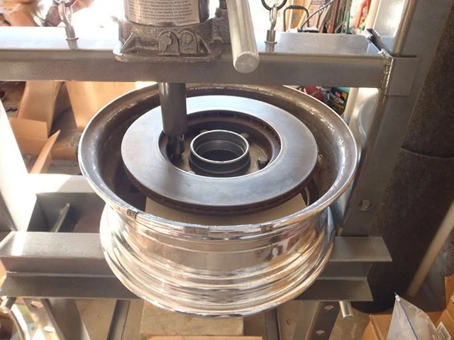 Wheel-Stud-Installation-2.webp