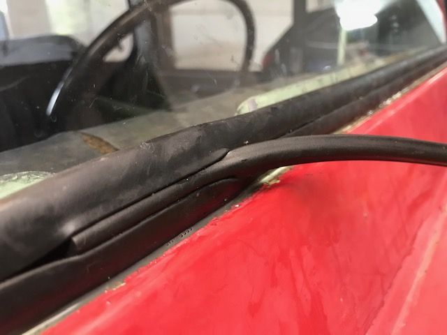 Windshield Locking Strip.jpg
