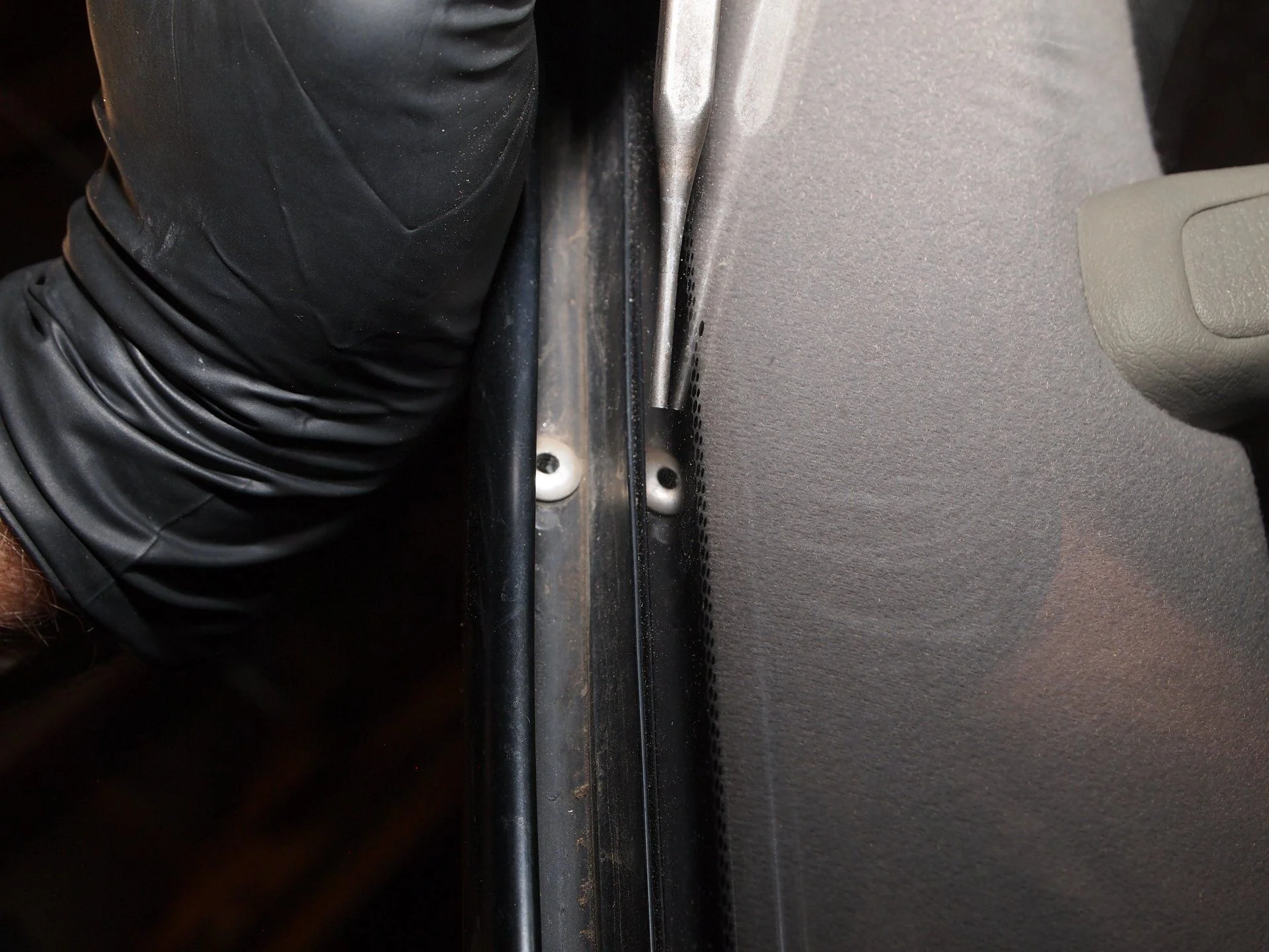 Windshield removal (13).webp