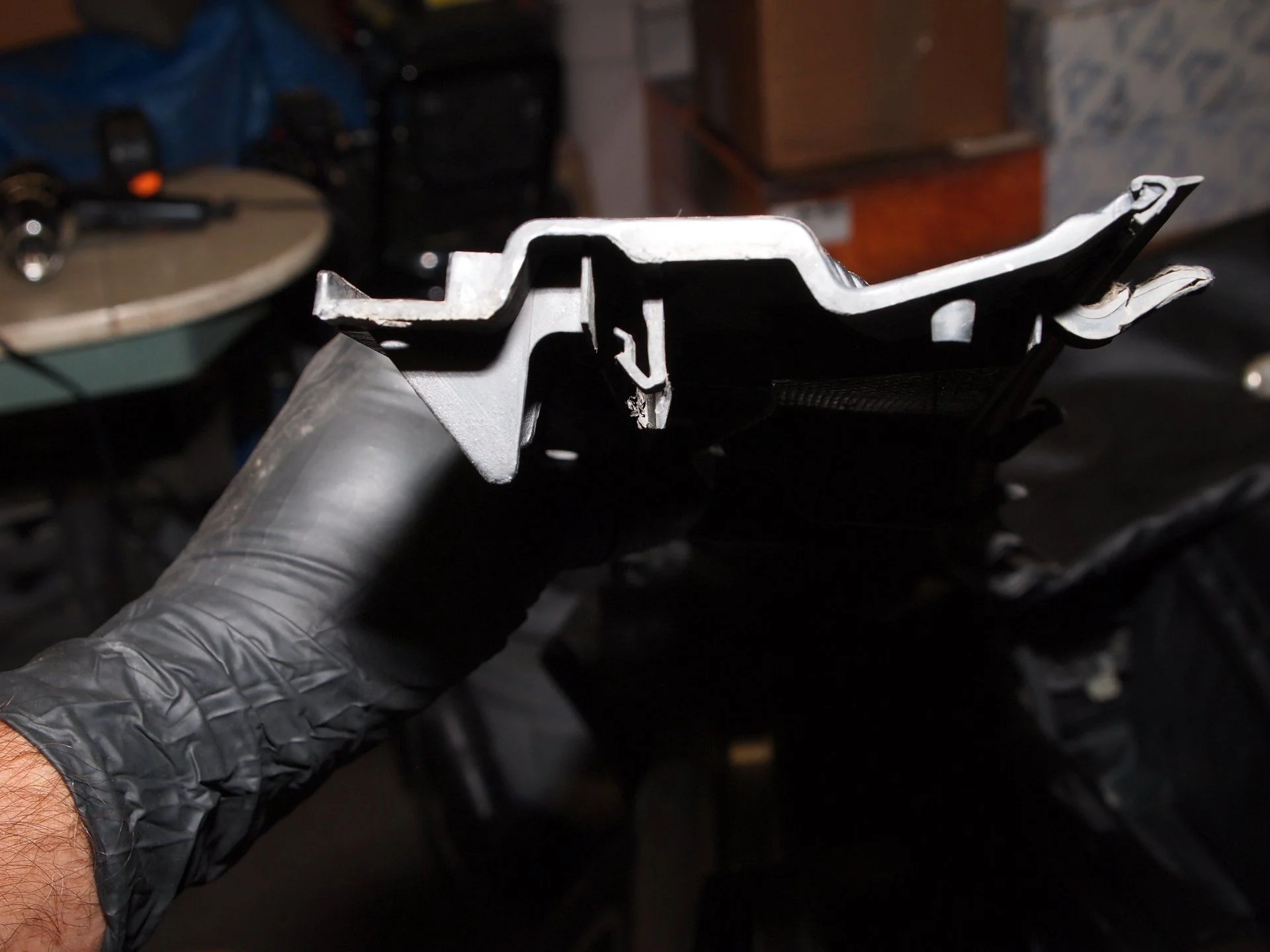 Windshield removal (28).webp