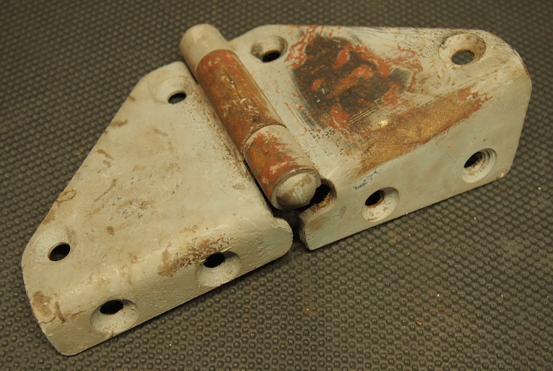 WS hinge 2.webp
