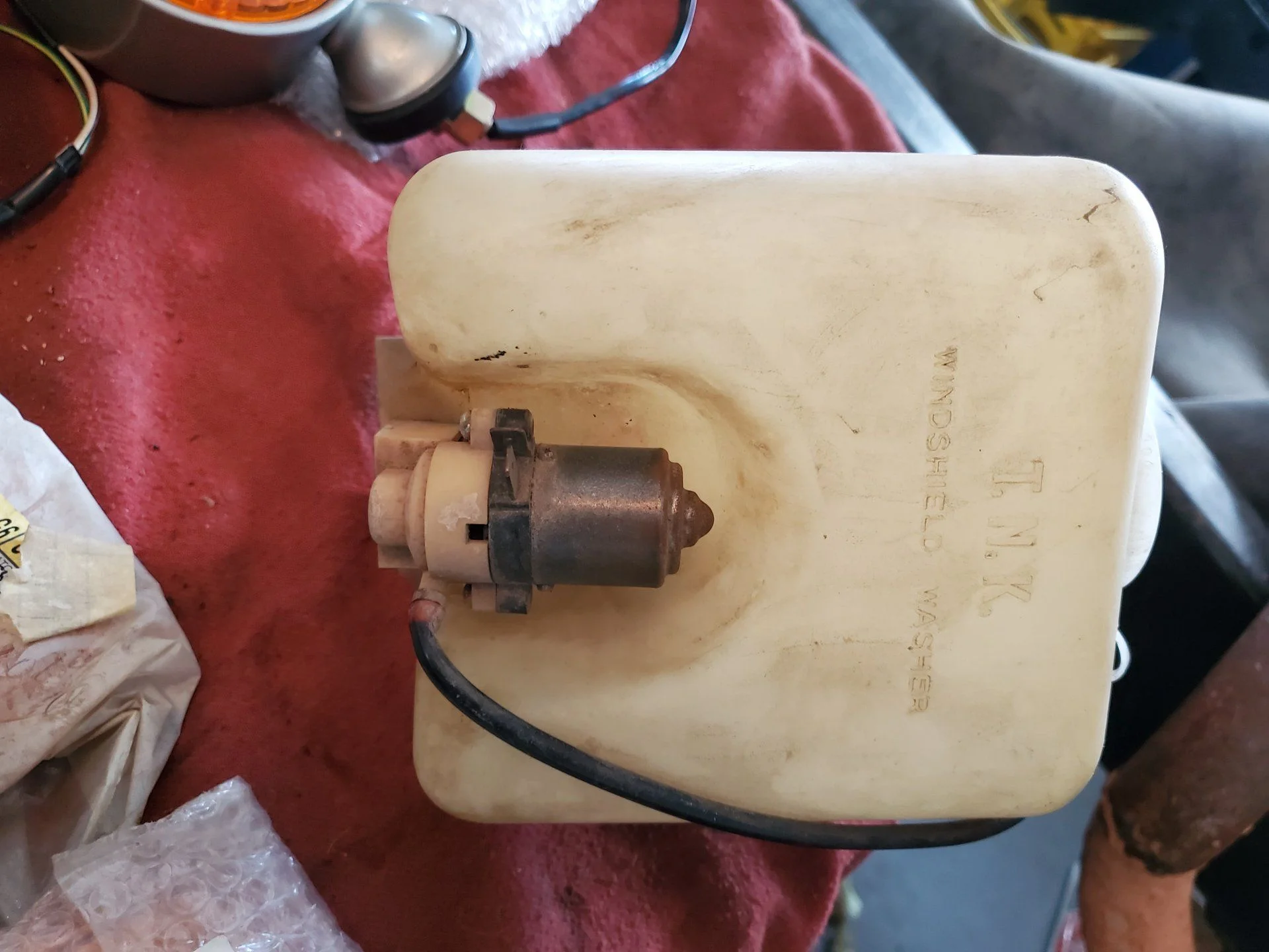 ww bottle and bracket.webp
