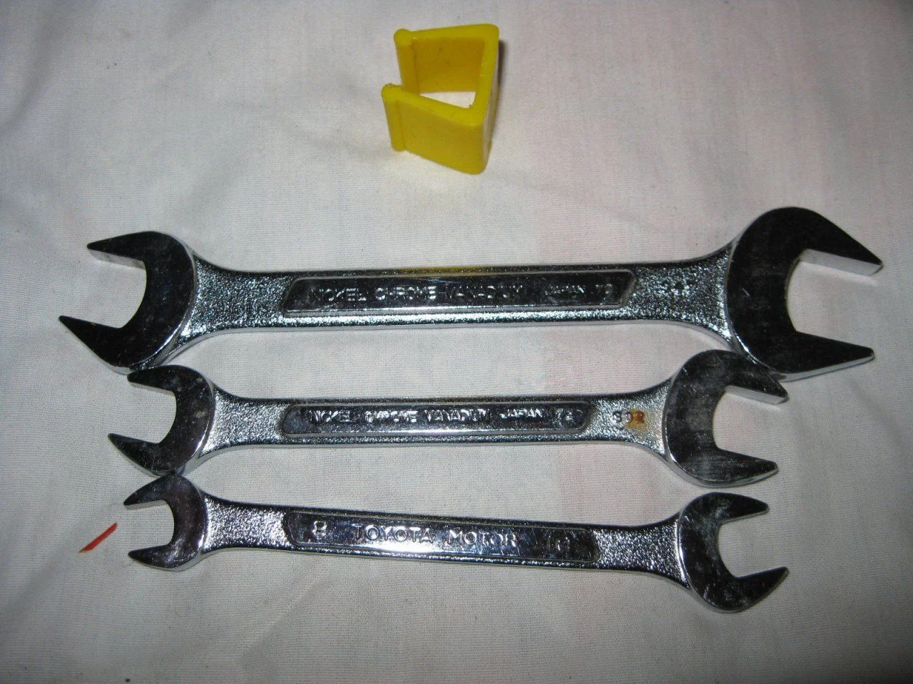 Yellow plastic - TM raised 1.webp