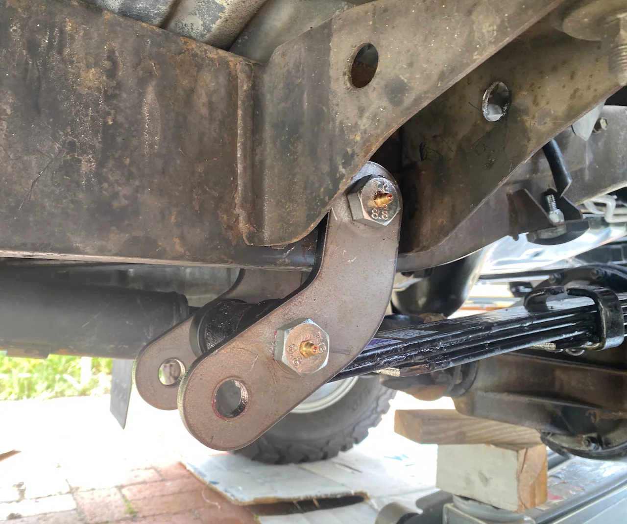 yota w sky's boomarang shackle.jpeg