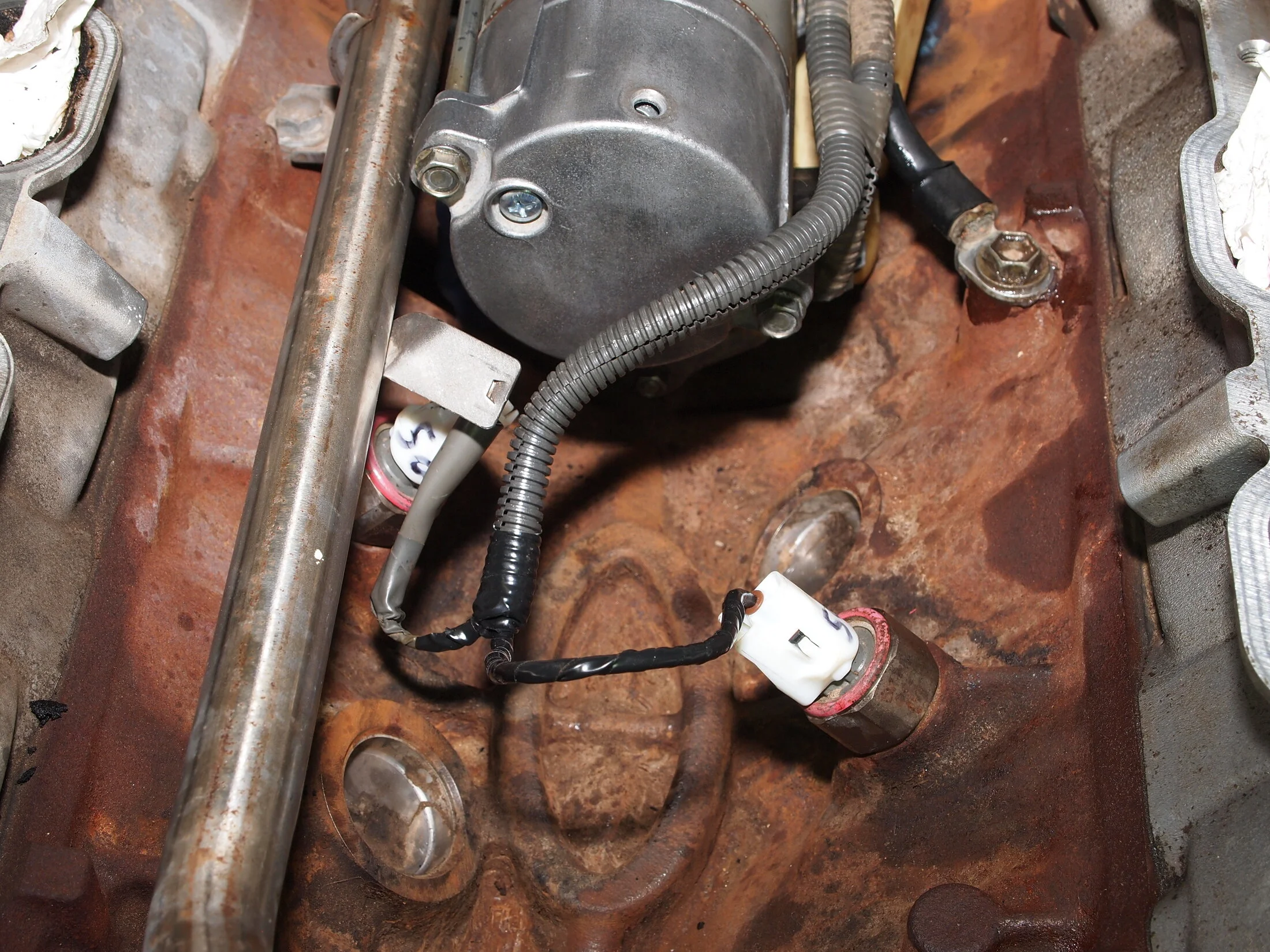 Z 01 LX470 day Starter install & wire splice 3-21-16 078.JPG
