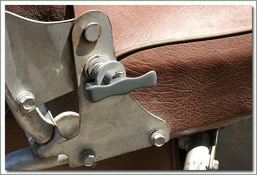 seat hinge-latch.webp
