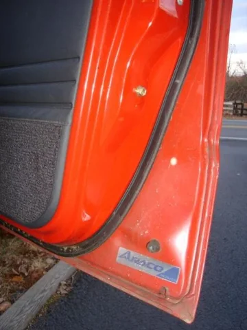 red62aracodoor.webp