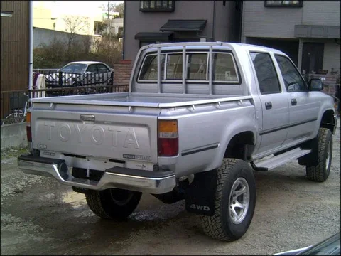 HiluxJapan.webp