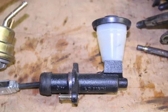 clutch master cylinder.webp