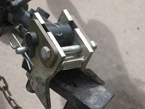 locknroll hitch.jpg