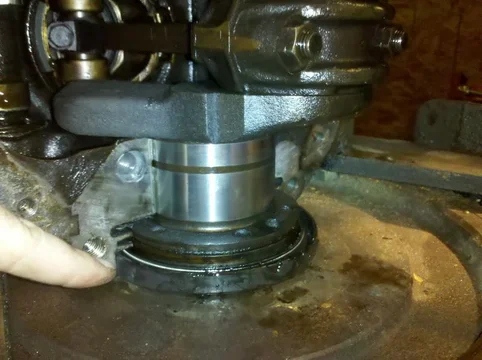 Rear Main Seal.jpg Rear Main Seal.jpg