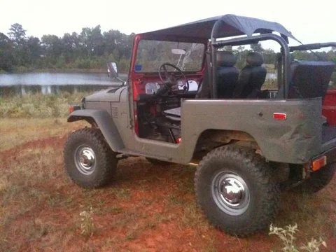 fj40 lake.jpg