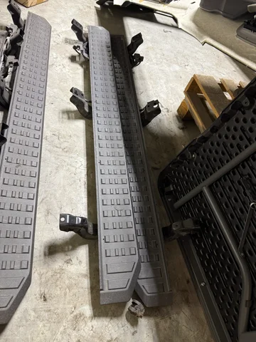 lc250 running boards.webp