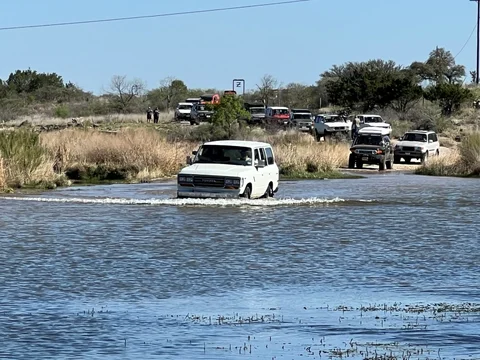 FJ62 crossing.webp