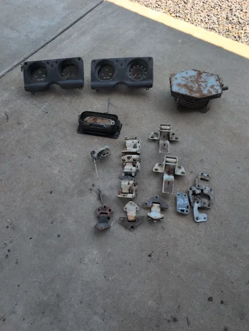 Miscellaneous fj55 parts.