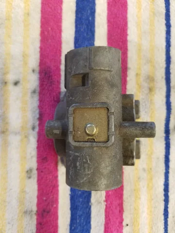Ignition switch steering column bracket