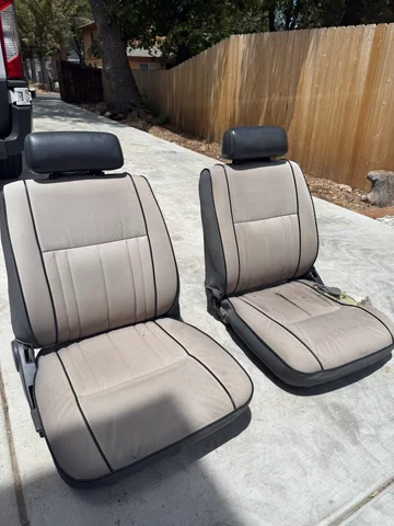 FJ60 Front seats in SoCal