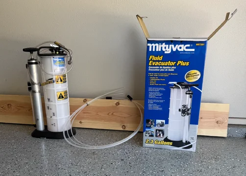 Mityvac 7201 2.3 gallon fluid extractor and dispensing pump, extra accessories.