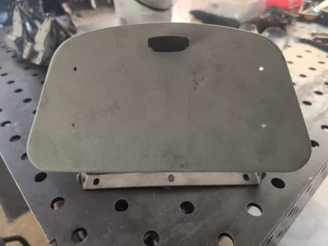 Fj40 fj45, Early glove box door