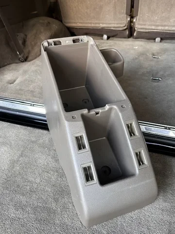 Center console and cup holders, Land Cruiser