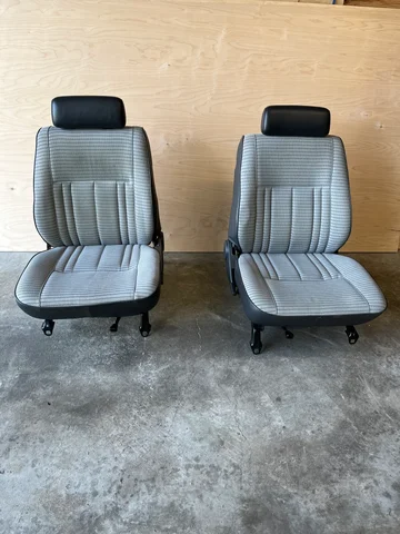 FRONT SEATS. VERY CLEAN