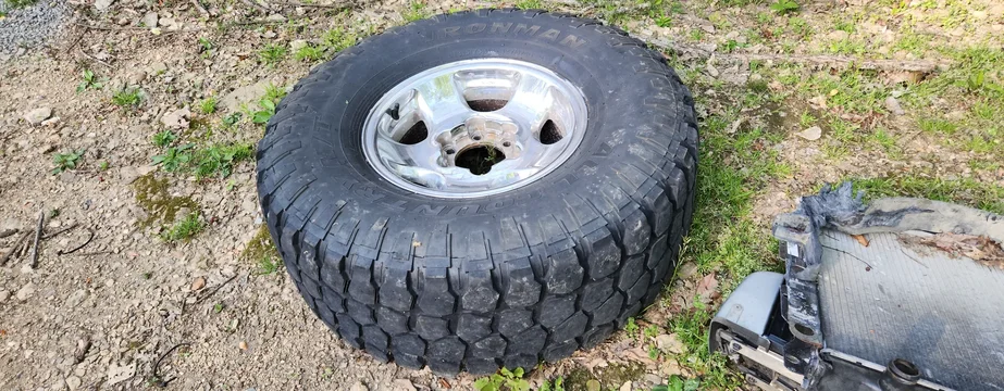 Crome 80 wheels 5 total and 315x75r16 mt tires