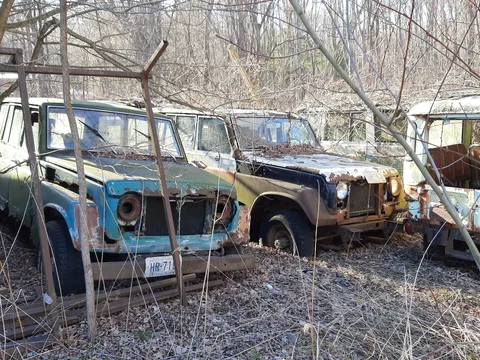 Huge pile of 40/55/60/62 Parts AND Trucks