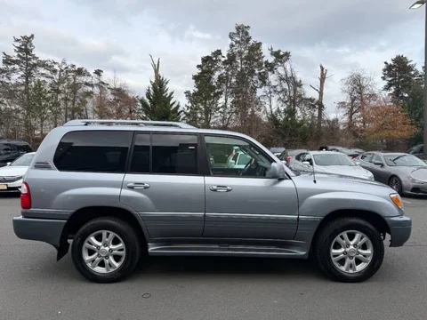 4-2005-lexus-lx-470-base-4wd-4dr-suv.webp